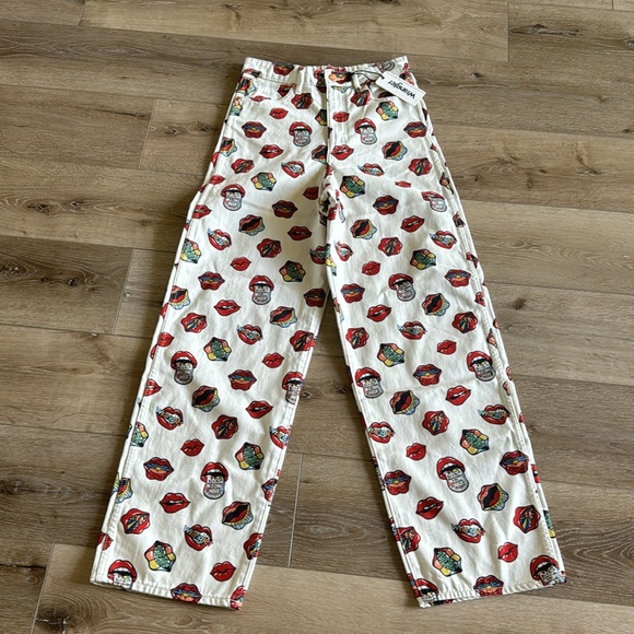 NWT Wrangler 652 High Rise Barrel Jeans Read My Lips Print - Picture 3 of 7